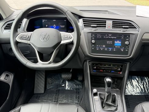 Used 2022 Volkswagen Tiguan SE AWD/4WD image 22