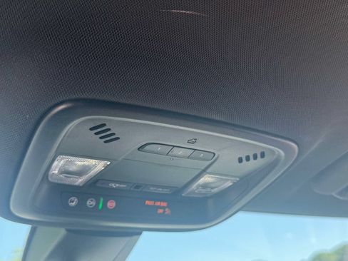 Used 2024 Chevrolet Traverse LT FWD image 25