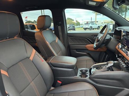 Used 2023 GMC Canyon AT4 image 9