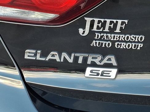 Used 2018 Hyundai Elantra SE w/ SE Connectivity Package 04 FWD image 34