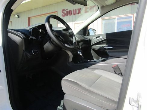 Used 2019 Ford Escape SE image 11