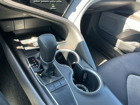 Used 2022 Toyota Camry LE w/ Convenience Package FWD image 23