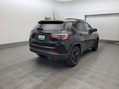 Used 2021 Jeep Compass Latitude FWD image 9