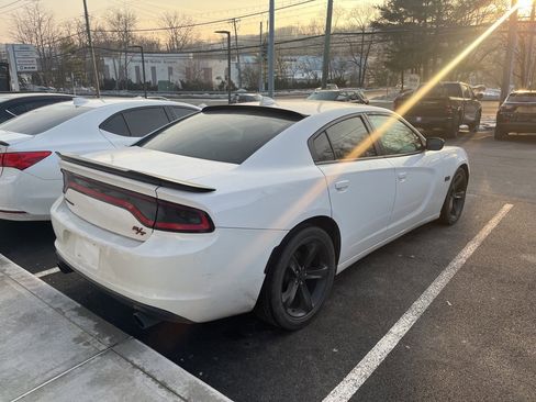 Used 2017 Dodge Charger R/T image 2