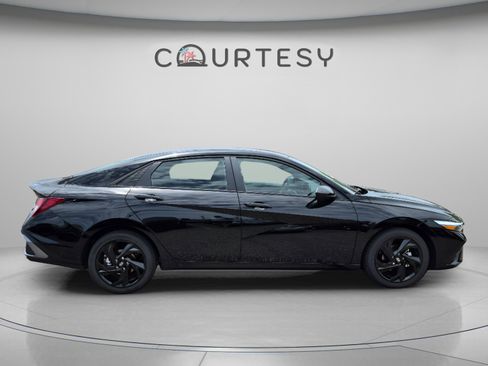 New 2026 Hyundai Elantra Sport FWD image 6