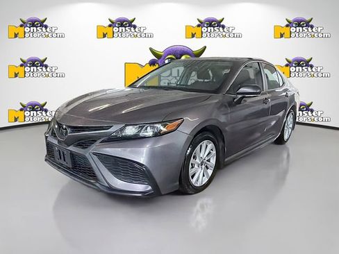 Used 2023 Toyota Camry SE image 1