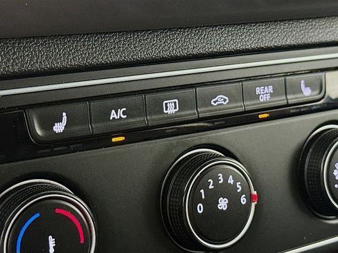 Used 2023 Volkswagen Atlas SE image 20