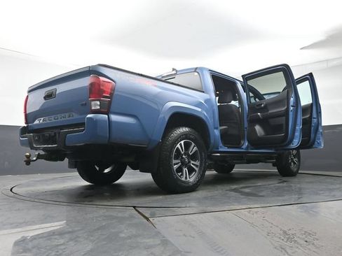 Used 2019 Toyota Tacoma TRD Sport AWD/4WD image 44