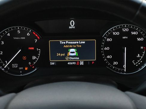 Used 2023 Cadillac XT4 Premium Luxury image 11