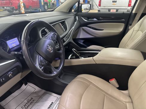 Used 2021 Buick Enclave Essence image 11