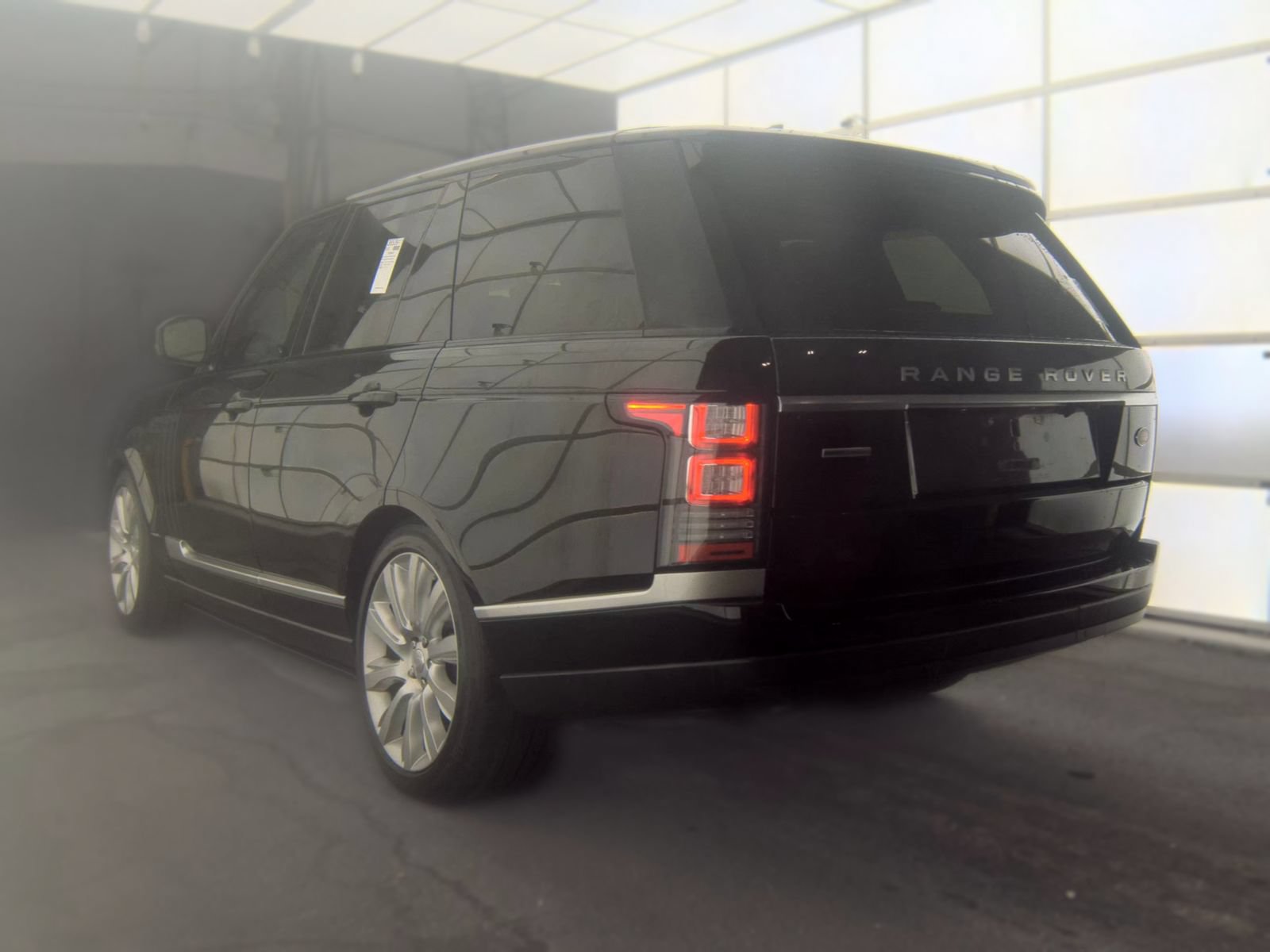 Used 2016 Land Rover Range Rover Supercharged AWD/4WD image 2