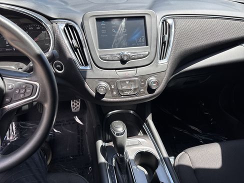 Used 2017 Chevrolet Malibu LT FWD image 23