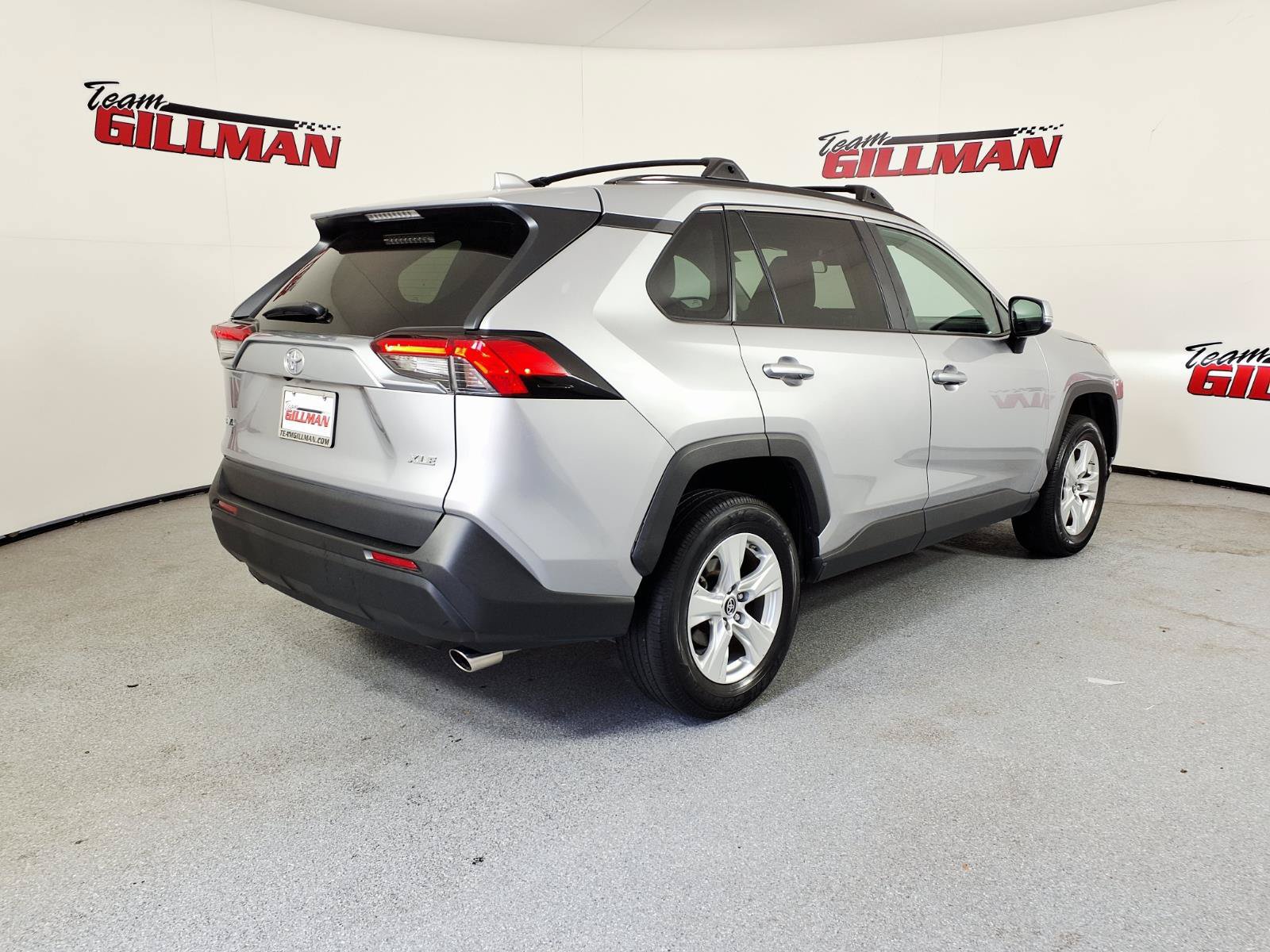 Used 2019 Toyota RAV4 XLE FWD image 4