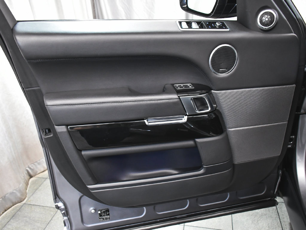 Used 2022 Land Rover Range Rover Sport SVR AWD/4WD image 9