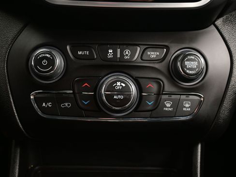 Used 2022 Jeep Cherokee Limited image 22