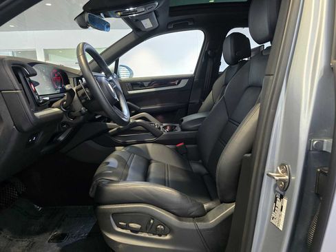 Used 2024 Porsche Cayenne image 23