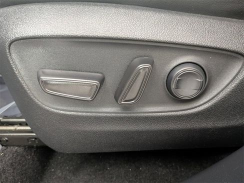 Used 2023 Toyota Highlander XLE image 11