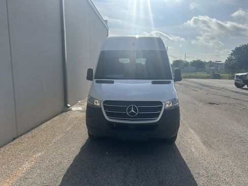 Used 2024 Mercedes-Benz Sprinter 2500 image 2