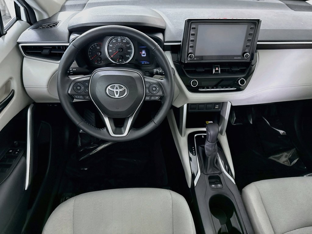 Certified 2022 Toyota Corolla Cross LE w/ Moonroof Package AWD/4WD image 4
