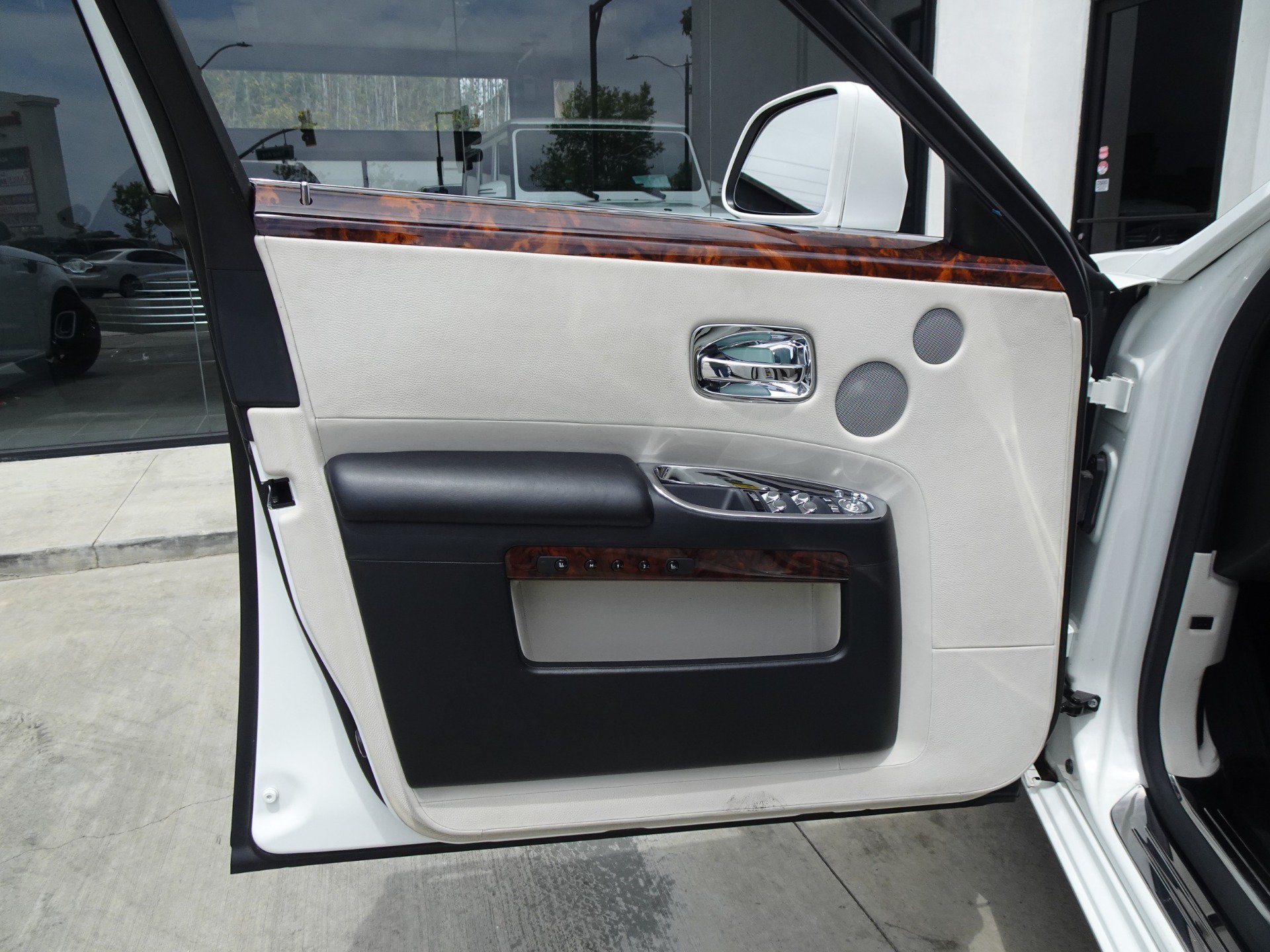 Used 2012 Rolls-Royce Ghost RWD image 13