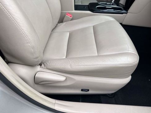 Used 2013 Toyota Camry LE image 15