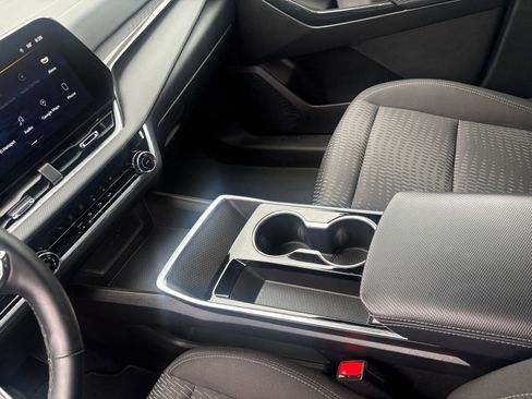 Used 2025 Chevrolet Equinox LT image 42