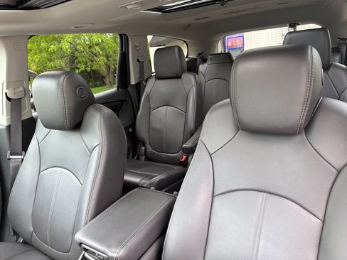 Used 2017 Chevrolet Traverse LT FWD image 22