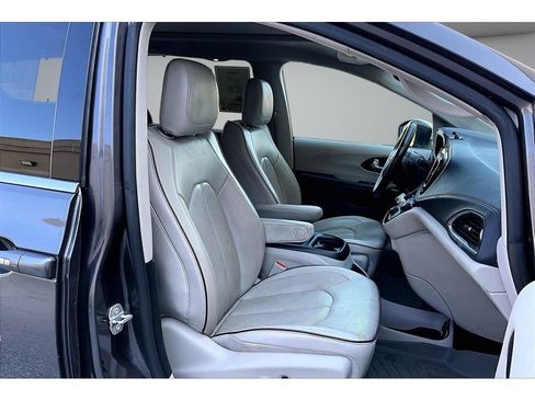 Used 2020 Chrysler Pacifica Limited FWD image 51