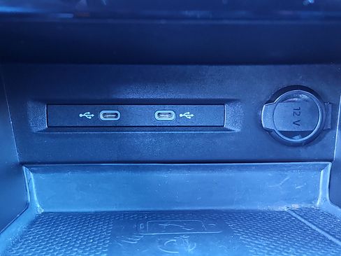 Certified 2023 Volkswagen Taos SE w/ Panoramic Sunroof Package image 12