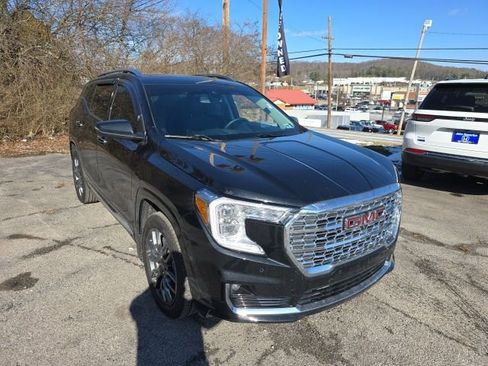 Used 2024 GMC Terrain Denali w/ Black Diamond Edition image 8