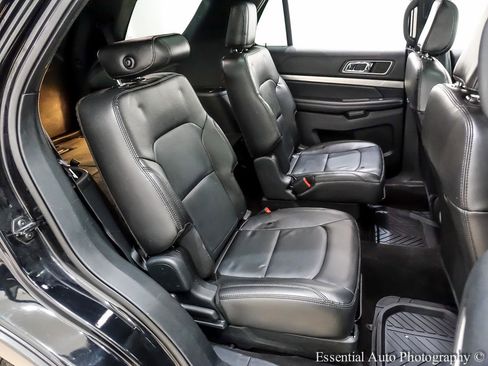 Used 2018 Ford Explorer XLT w/ Equipment Group 202A image 31