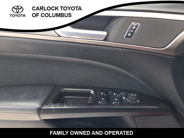 Used 2017 Ford Fusion SE w/ Fusion SE Technology Package FWD image 12