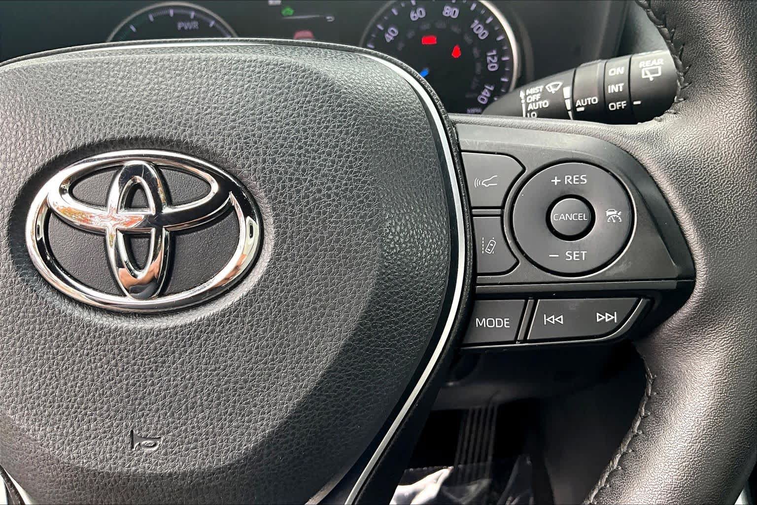 Used 2022 Toyota RAV4 SE w/ Convenience Package AWD/4WD image 25