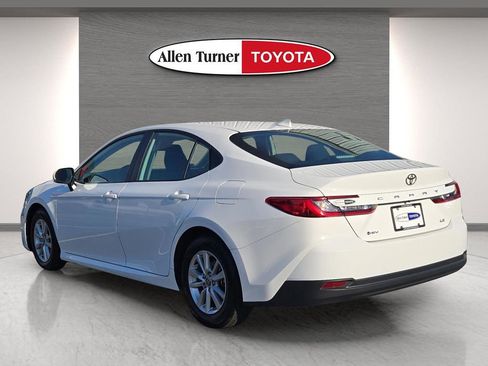 Used 2025 Toyota Camry LE FWD image 8
