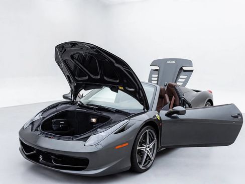 Used 2013 Ferrari 458 Spider RWD image 33