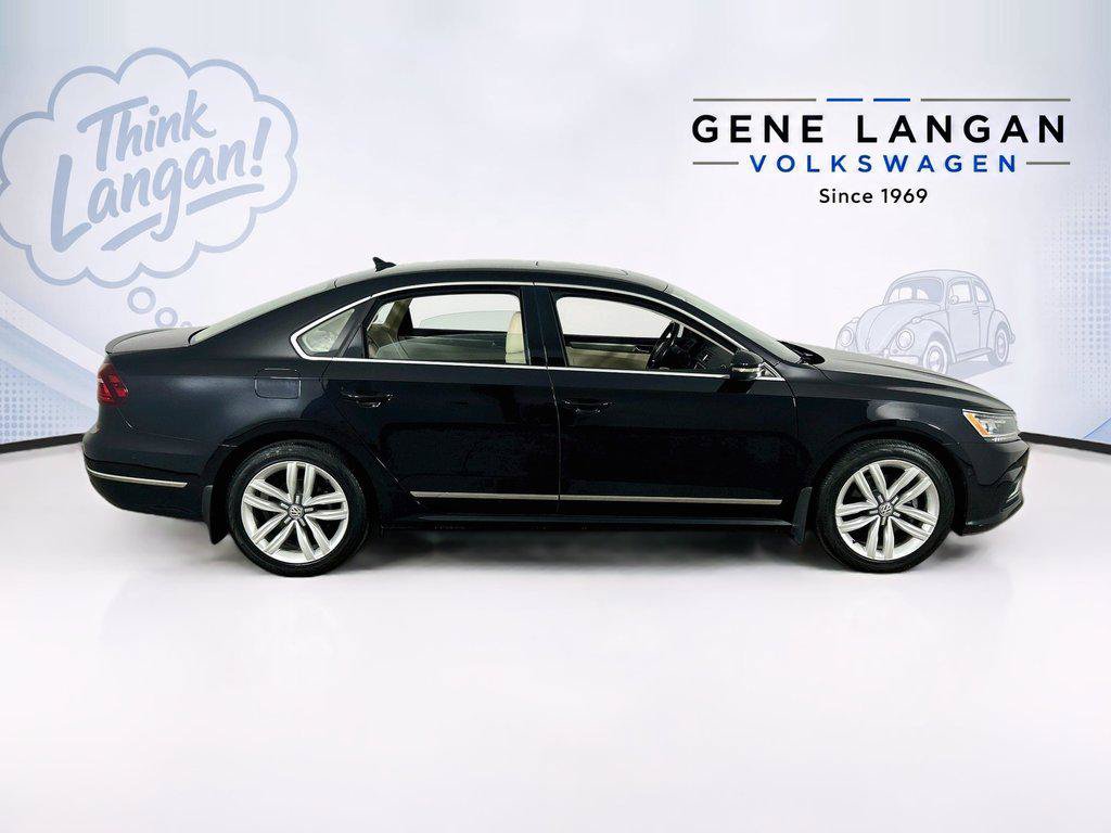 Used 2017 Volkswagen Passat 1.8T SEL Premium FWD image 4