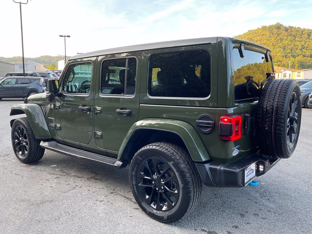 Used 2023 Jeep Wrangler Unlimited Sahara w/ Cold Weather Group AWD/4WD image 4