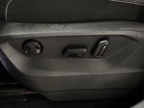 Used 2024 Volkswagen Atlas Cross Sport SE w/ Panoramic Sunroof Package image 33