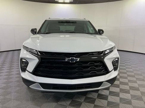 Used 2025 Chevrolet Blazer LT w/ Convenience Package FWD image 2