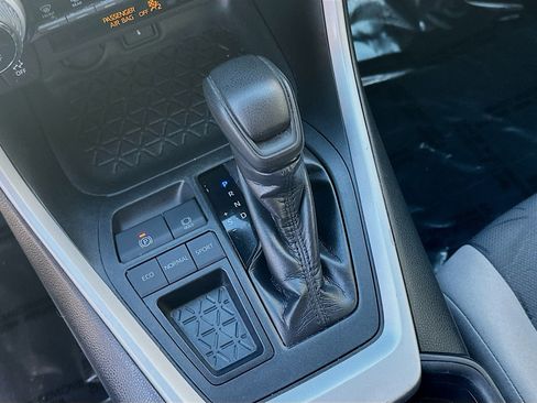 Used 2020 Toyota RAV4 XLE image 15