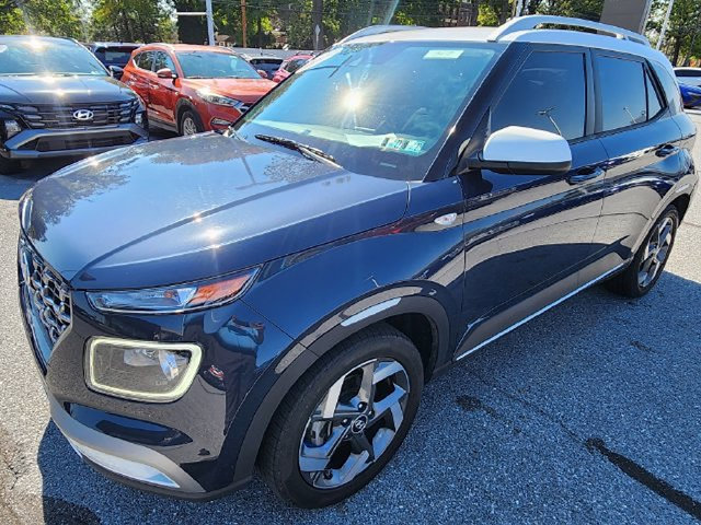Used 2021 Hyundai Venue FWD image 9