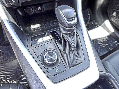 Used 2024 Toyota RAV4 SE AWD/4WD image 22