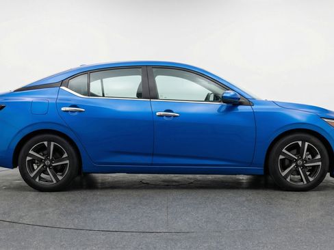 Used 2025 Nissan Sentra SV image 11