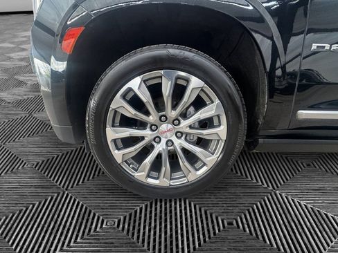 Used 2022 GMC Yukon XL Denali image 9