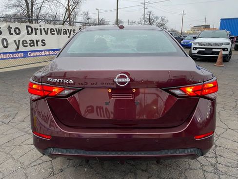 Used 2025 Nissan Sentra SV image 3