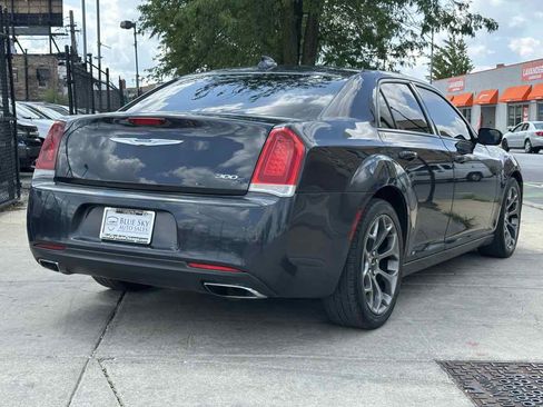 Used 2018 Chrysler 300 S RWD image 5