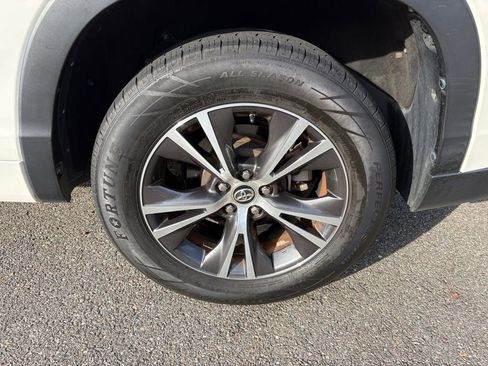 Used 2017 Toyota Highlander LE image 34