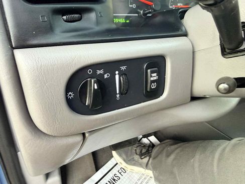 Used 2002 Ford Windstar LX image 16