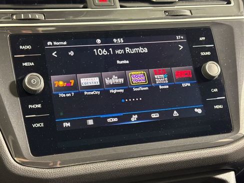 Used 2023 Volkswagen Tiguan SE image 32