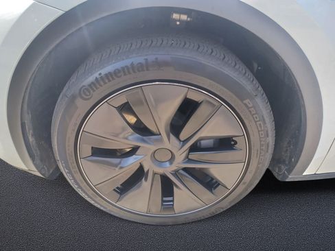 Used 2025 Tesla Model Y Long Range AWD/4WD image 15